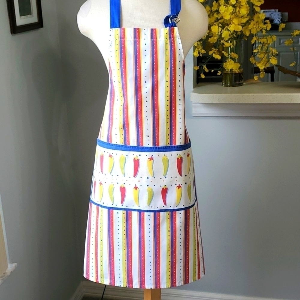 APRON, great for Tocco night. Big front pocket, With peppers across it Good used